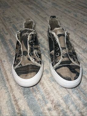 Blowfish Camouflage Slip-On Sneakers - Black & Tan